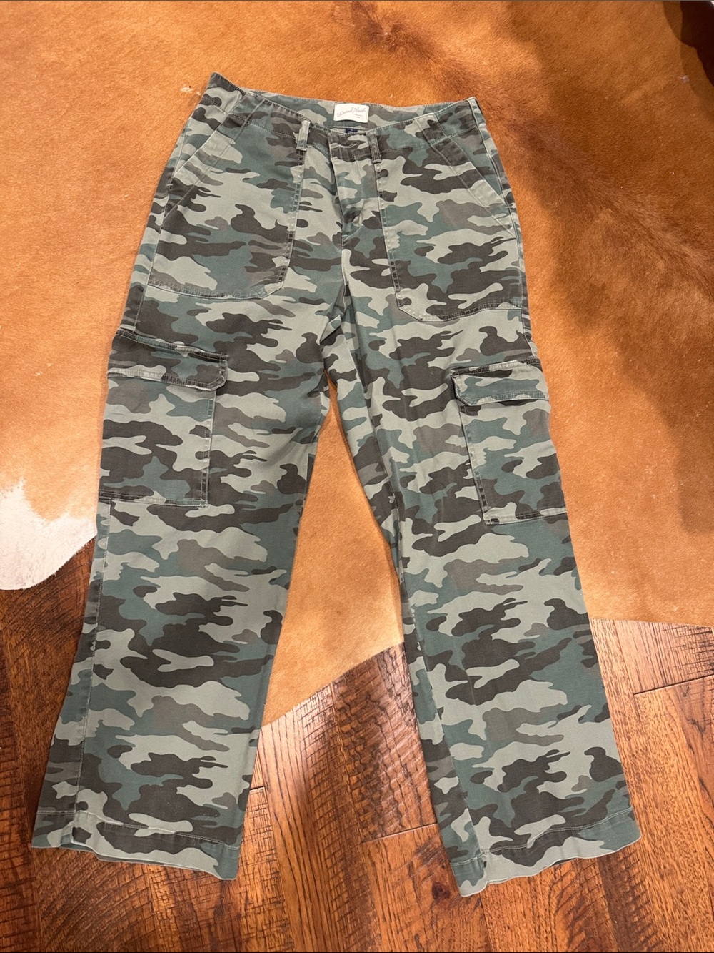 Universal threads camo pants
